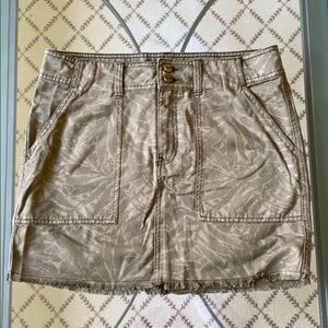 Sanctuary Women’s Green Lily-Leaf Print Skirt